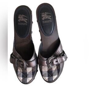 Burberry Women's Brown Plaid Slide Sandals size 39